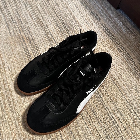 Puma Classic Black and White Sneakers with Gum Sole - Picture 2 of 3
